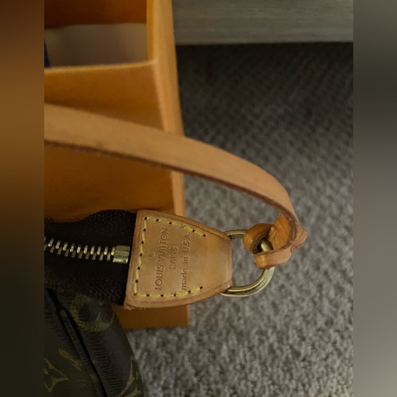 Louis Vuitton Monogram Pochette Accessoires Vintages Shoulder Bag - Picture 9 of 16